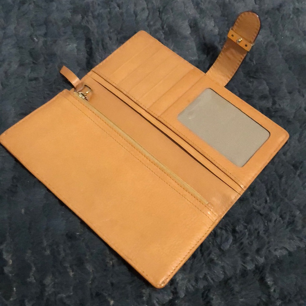 Michael Kors Wallet - Picture 4 of 8